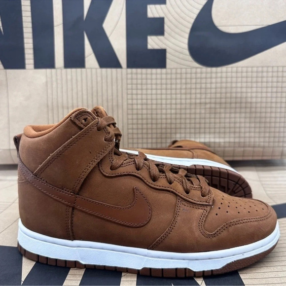 W Nike Dunk High PRM MF Suede Brown/White - Picture 8 of 11